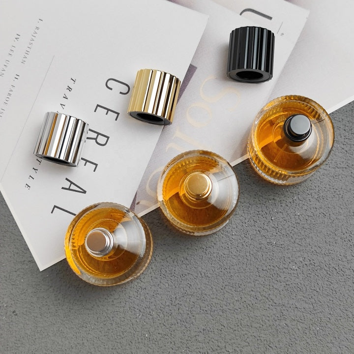 Recyclable 40ml Short Cylinder Glass Perfume Bottle with Ribbed Gold/Silver/Black Cap Empty and Sealed with Pump Sprayer