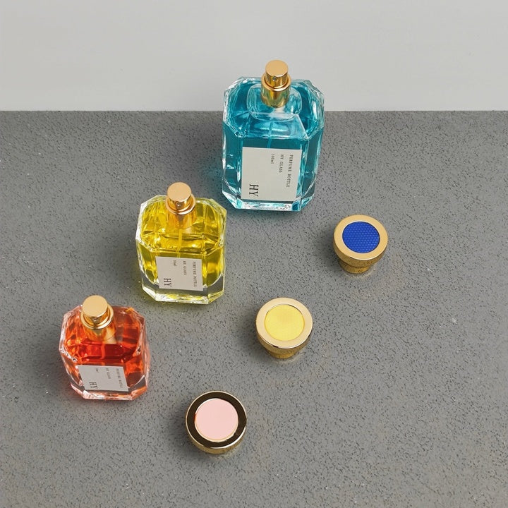 Luxury Niche Perfume Bottles Unique Polygon Design 30ml 50ml 100ml Glass with Gold Spray and Round Cap Colorful Top
