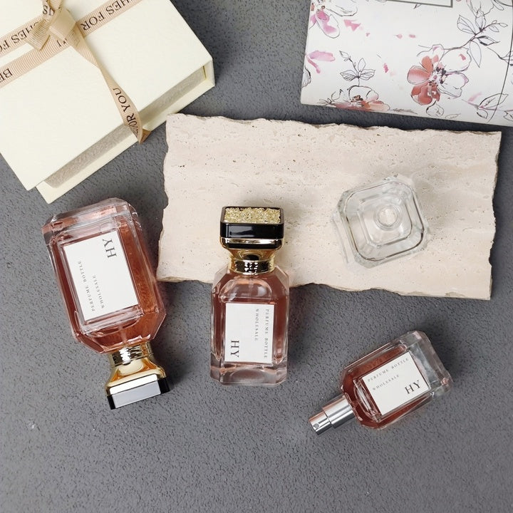 Elegant Wholesale 30ml 50ml 100ml Luxury Perfume Bottle for Women with Square Rhinestone Lid for Perfume Packaging