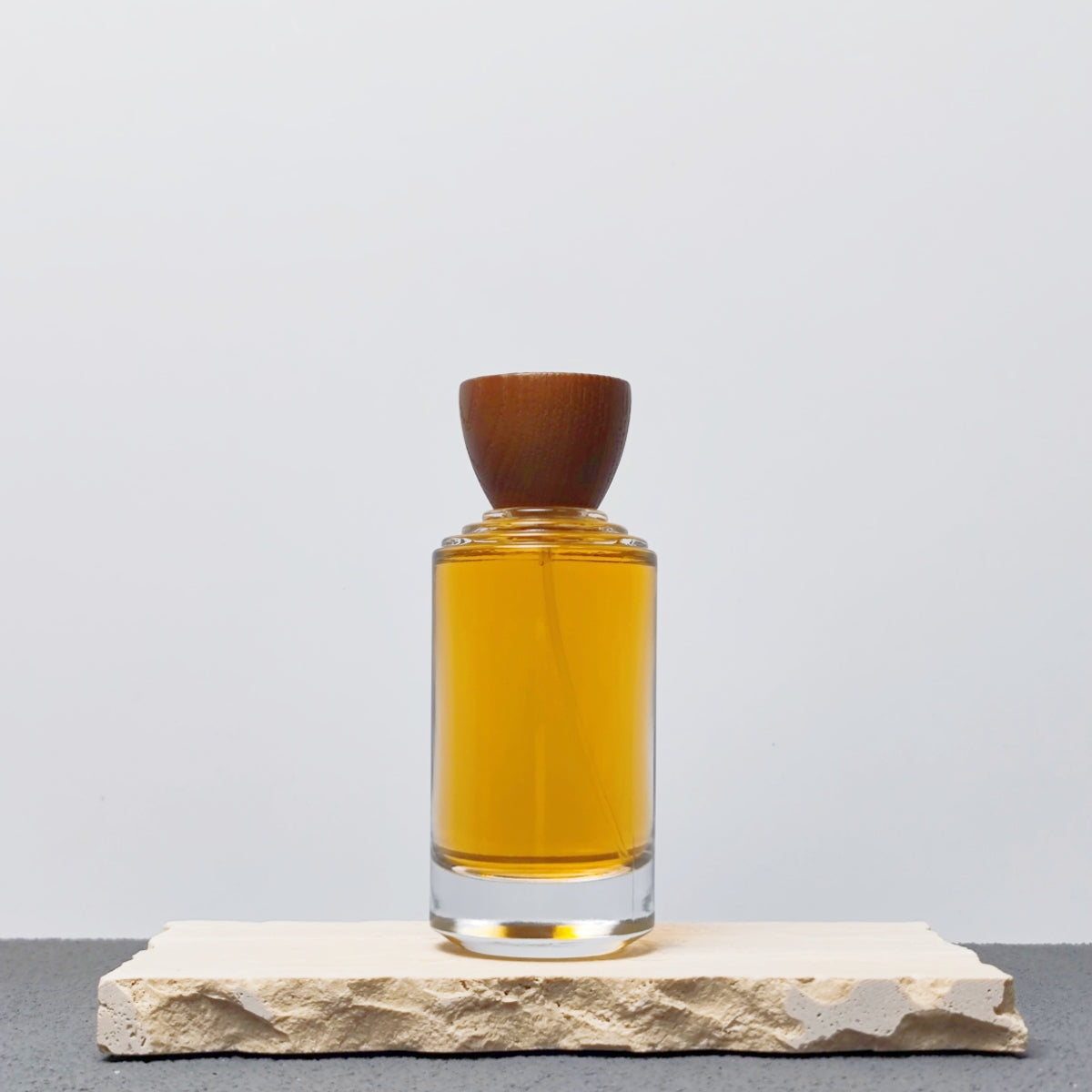100ml Custom Luxury Thick Glass Perfume Oil Bottle Fine Mist Spray with Natural Wooden Cap