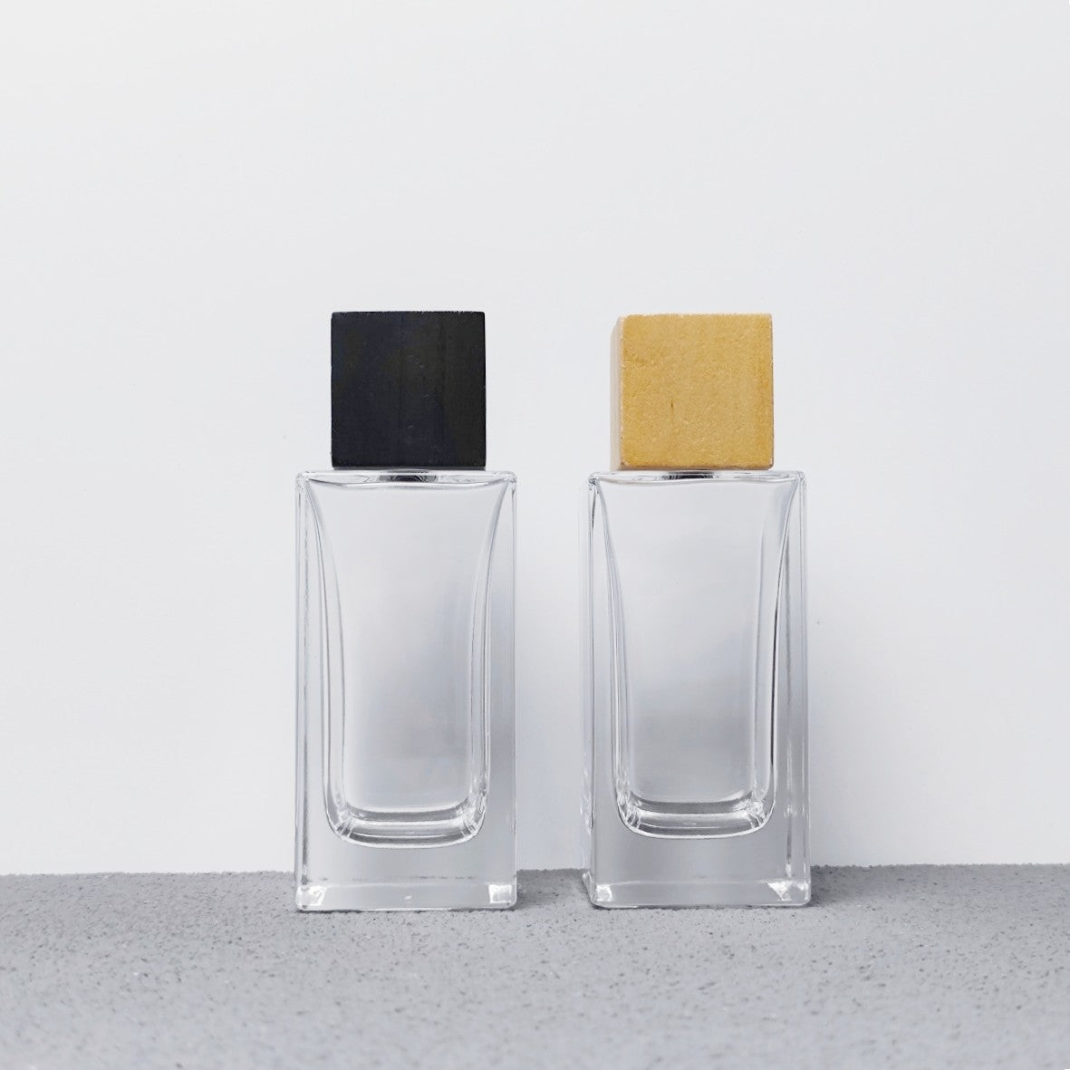Clear Glass 100ml Square Perfume Bottle with Wooden Cap Pump Sprayer Screen Printing Customizable