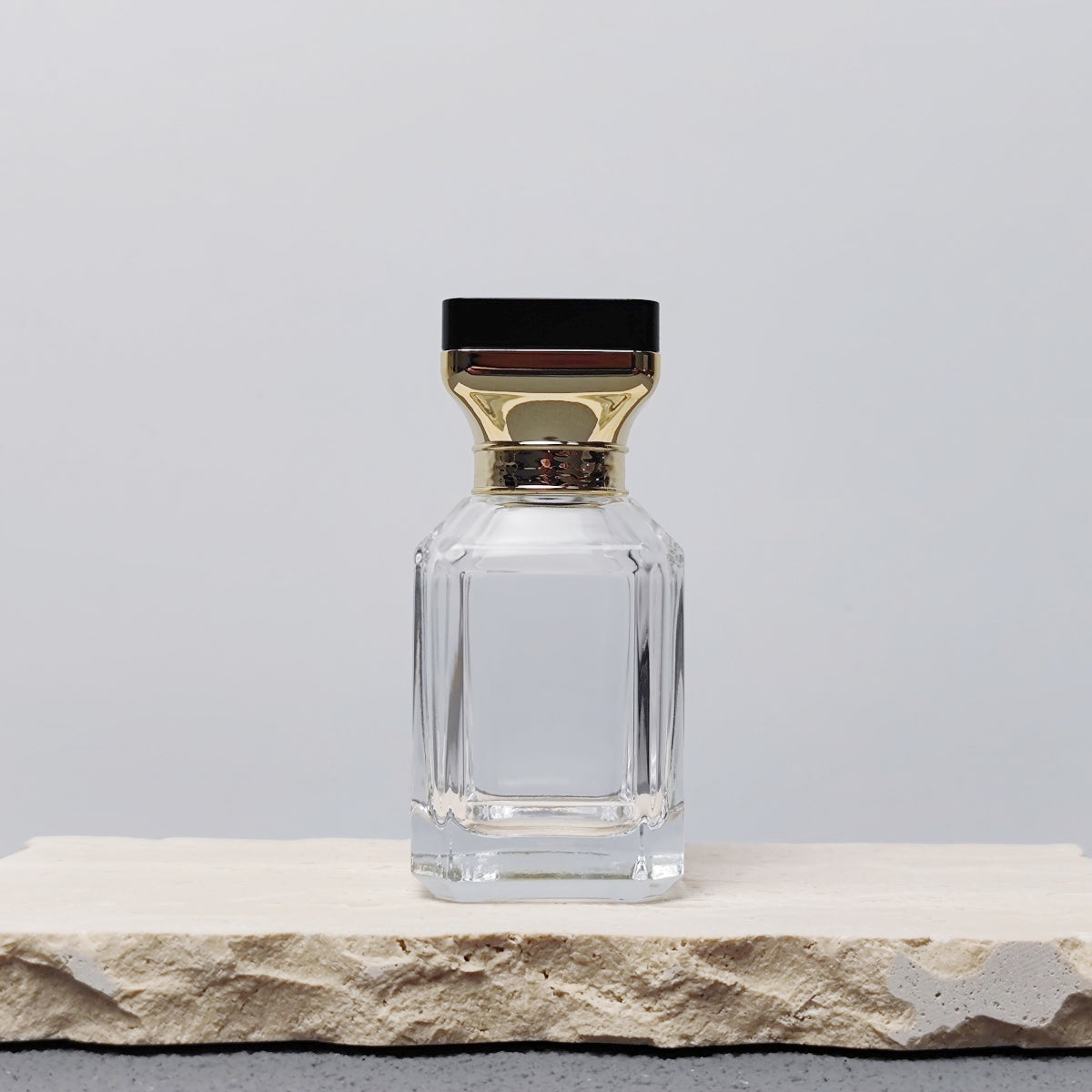 Elegant Wholesale 30ml 50ml 100ml Luxury Perfume Bottle for Women with Square Rhinestone Lid for Perfume Packaging
