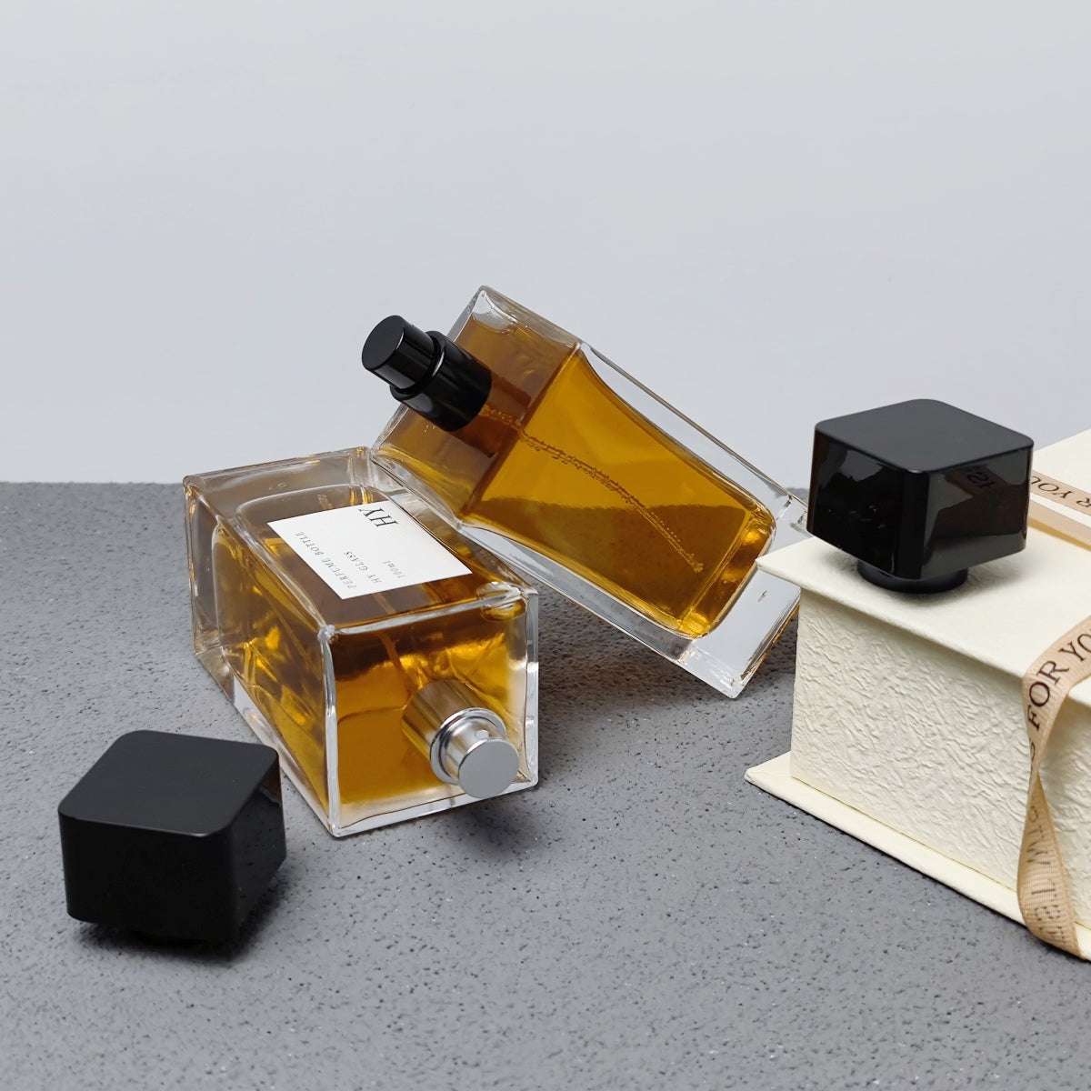 Square and Tall Design 100ml Bulk Perfume Empty Spray Bottles with Glossy Black Cap Screen Printing Pump Sprayer Glass
