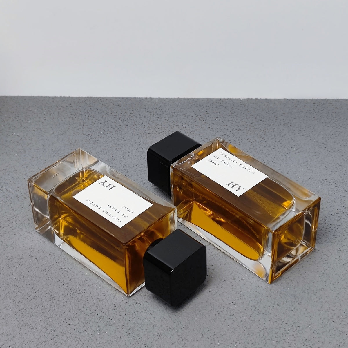 Square and Tall Design 100ml Bulk Perfume Empty Spray Bottles with Glossy Black Cap Screen Printing Pump Sprayer Glass