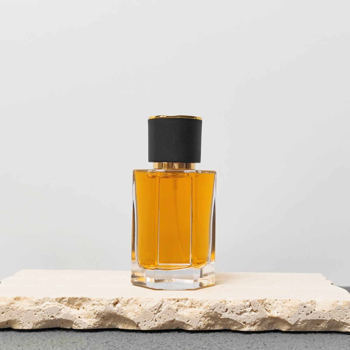 Luxury 50ml Pressurized Atomizer Glass Perfume Bottle Octagon Shape Thick Bottom Fragrance Packaging Gold Spray Screen Printing