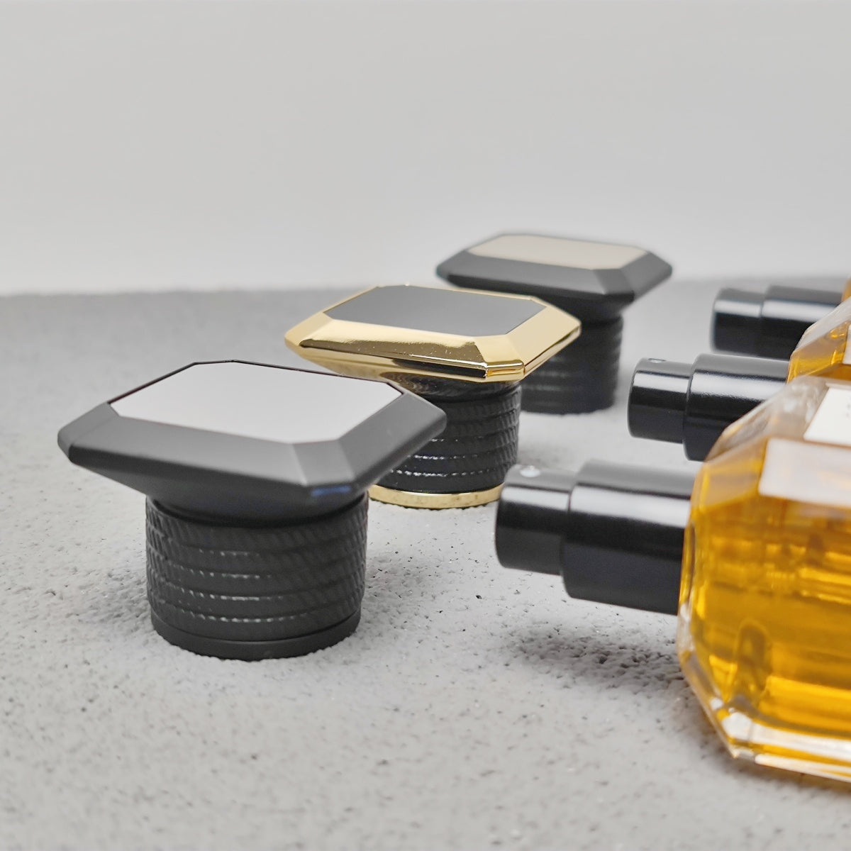 Ready to Ship Premium Glass Custom LOGO Area 30ml Square Perfume Bottle with Luxury Decorative Cap Low MOQ