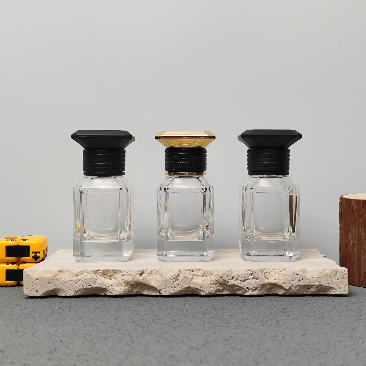 Ready to Ship Premium Glass Custom LOGO Area 30ml Square Perfume Bottle with Luxury Decorative Cap Low MOQ