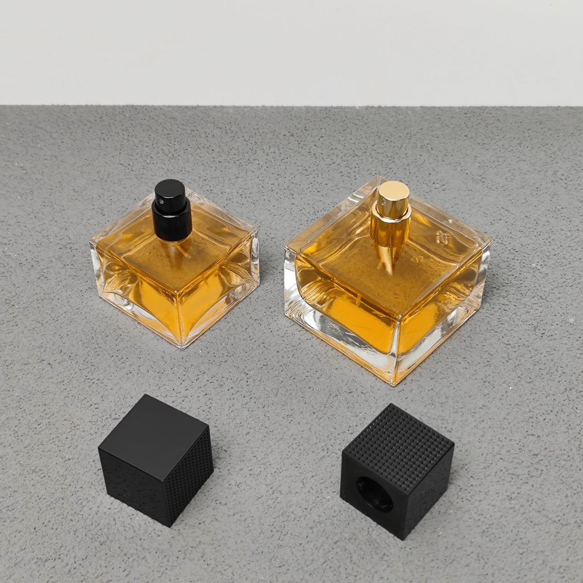 Luxury Square Glass Crimp Neck 50ml 100ml Empty Perfume Bottles with Pump Sprayer Screen Printing Wood and Plastic