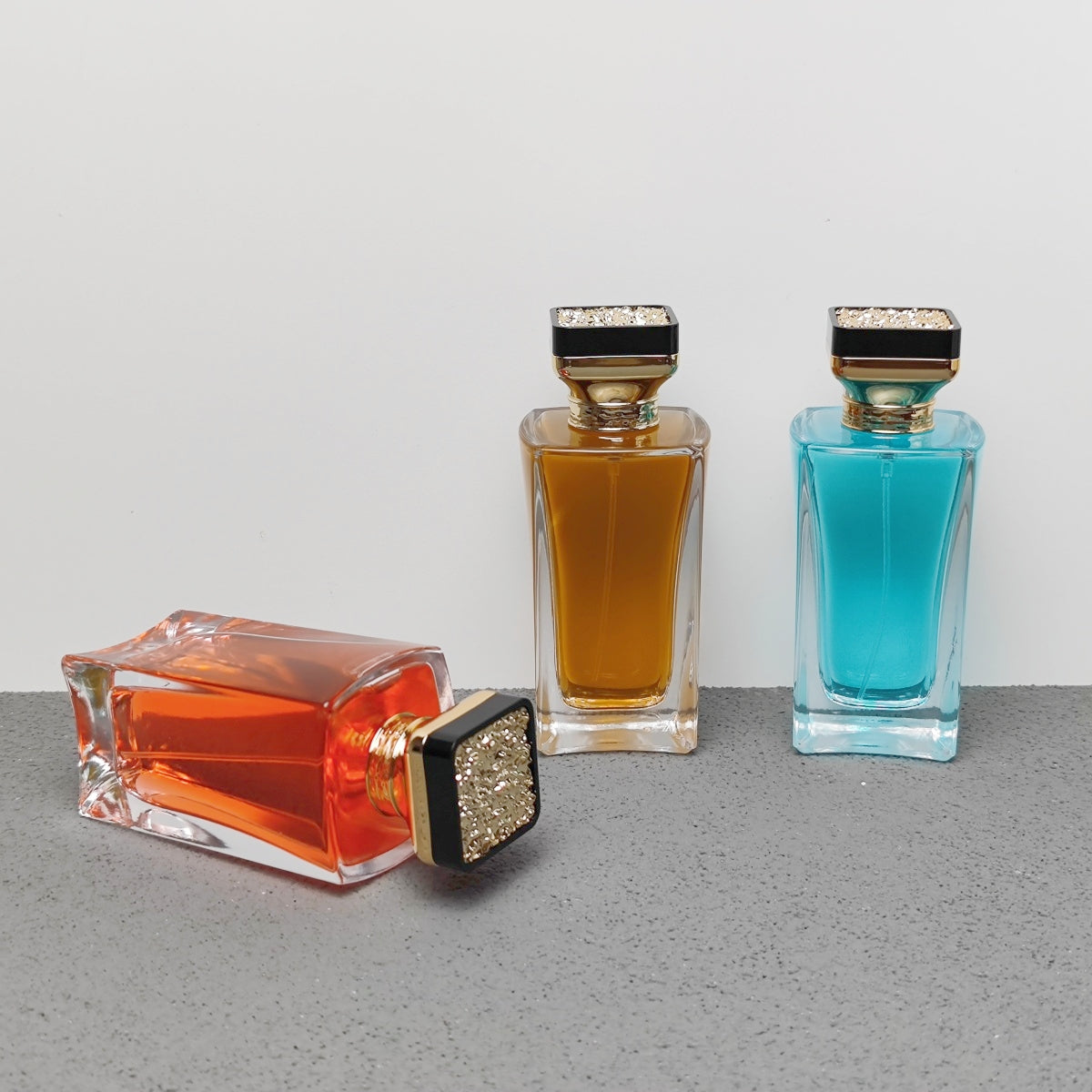 100ml Luxury Glass Perfume Bottle Empty Fragrance Packaging Bottle with Decorative Cap Custom Logo OEM ODM Perfume Packaging