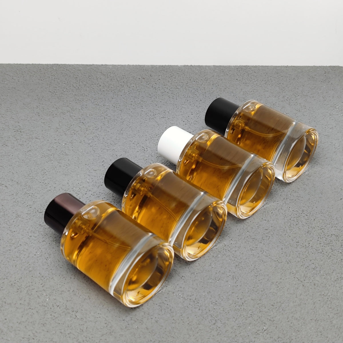 50ml Luxury Round Glass Perfume Bottle Empty Fragrance Packaging Bottle Thick Bottom Perfume Spray Bottle Custom Logo OEM ODM