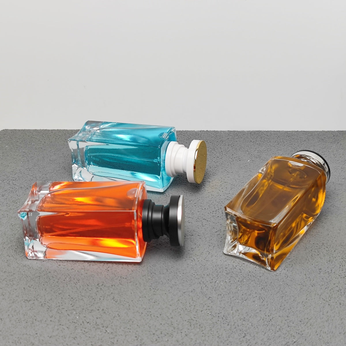 100ml Luxury Glass Perfume Bottle Empty Fragrance Packaging Bottle with Decorative Cap Custom Logo OEM ODM Perfume Packaging