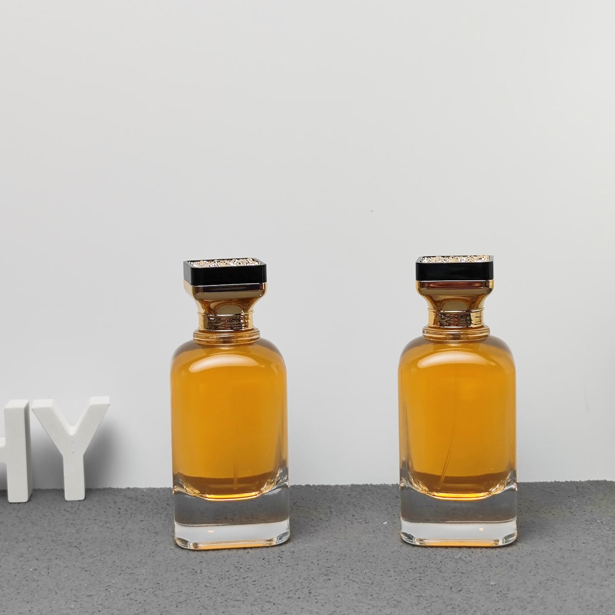 Wholesale 100ml Luxury Glass Fragrance Bottle with Decorative Glass Cap