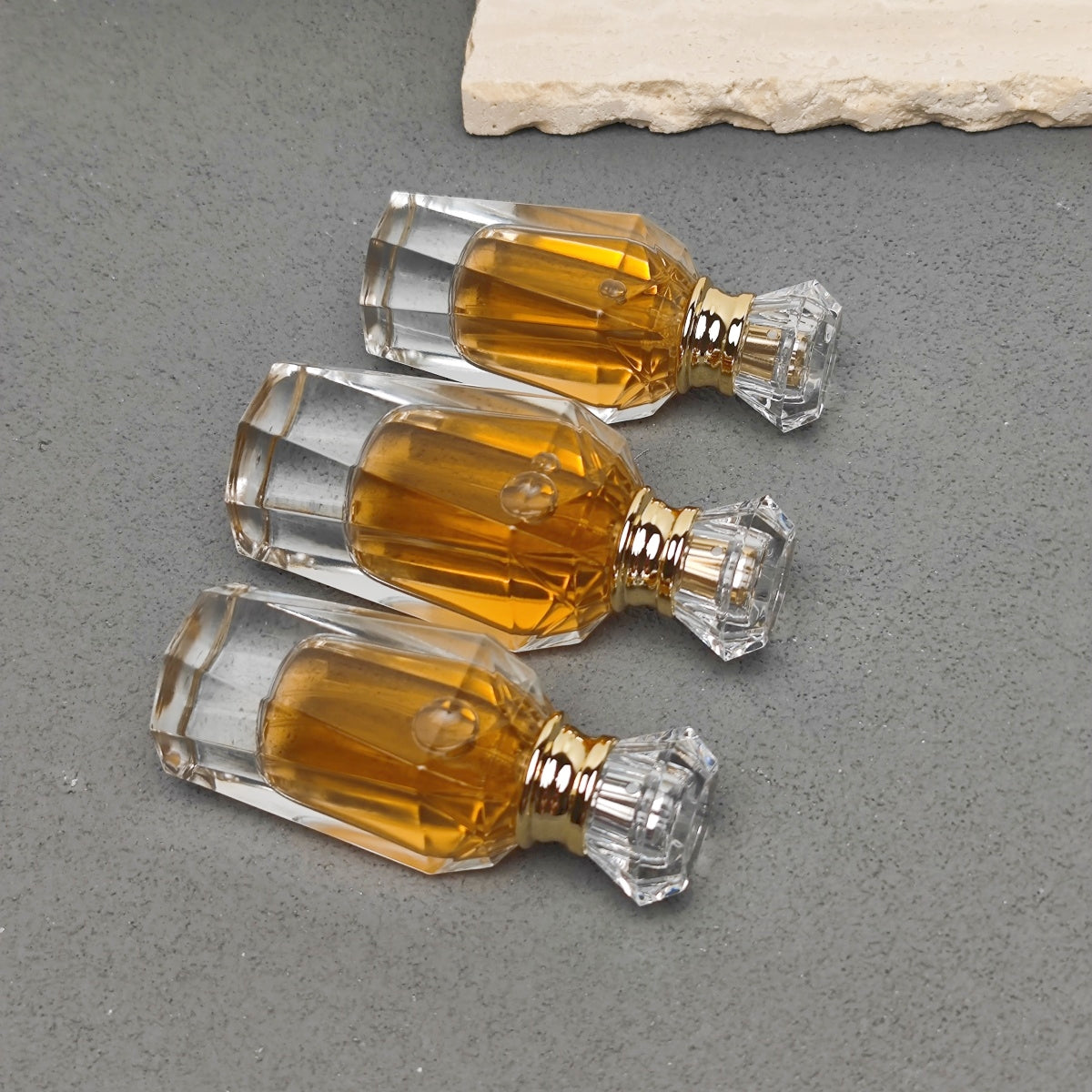 30ml 50ml Luxury Faceted Glass Perfume Bottle with Crystal Cap Custom Fragrance Packaging