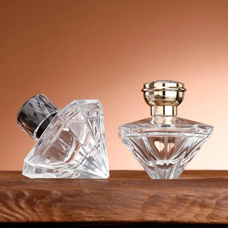 Perfume Bottle Shaped like a Diamond Model H033U70