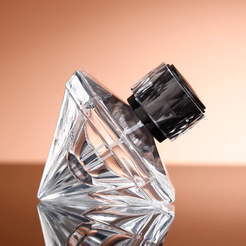 Perfume Bottle Shaped like a Diamond Model H033U70