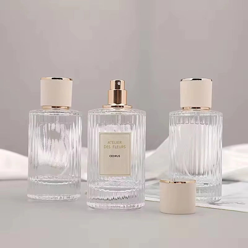 Flacon de parfum fantaisie vaporisateur design haut de gamme et verre transparent de qualité