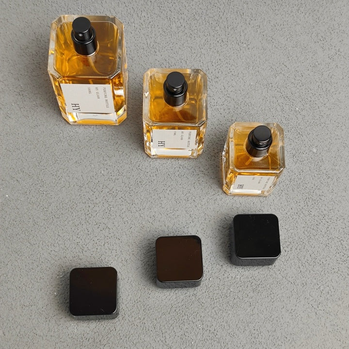 Wholesale Luxury Square Glass Perfume Bottles 30ml 50ml 100ml Empty with Black Square Cap & Pump Spreayer