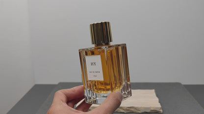 Premium Thick Glass 50ml 100ml Wavy Design Square Perfume Bottle Ribbed Gold Silver Vertical Stripe Cap Screen Printed Pump
