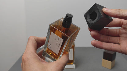 Clear Glass 100ml Square Perfume Bottle with Wooden Cap Pump Sprayer Screen Printing Customizable