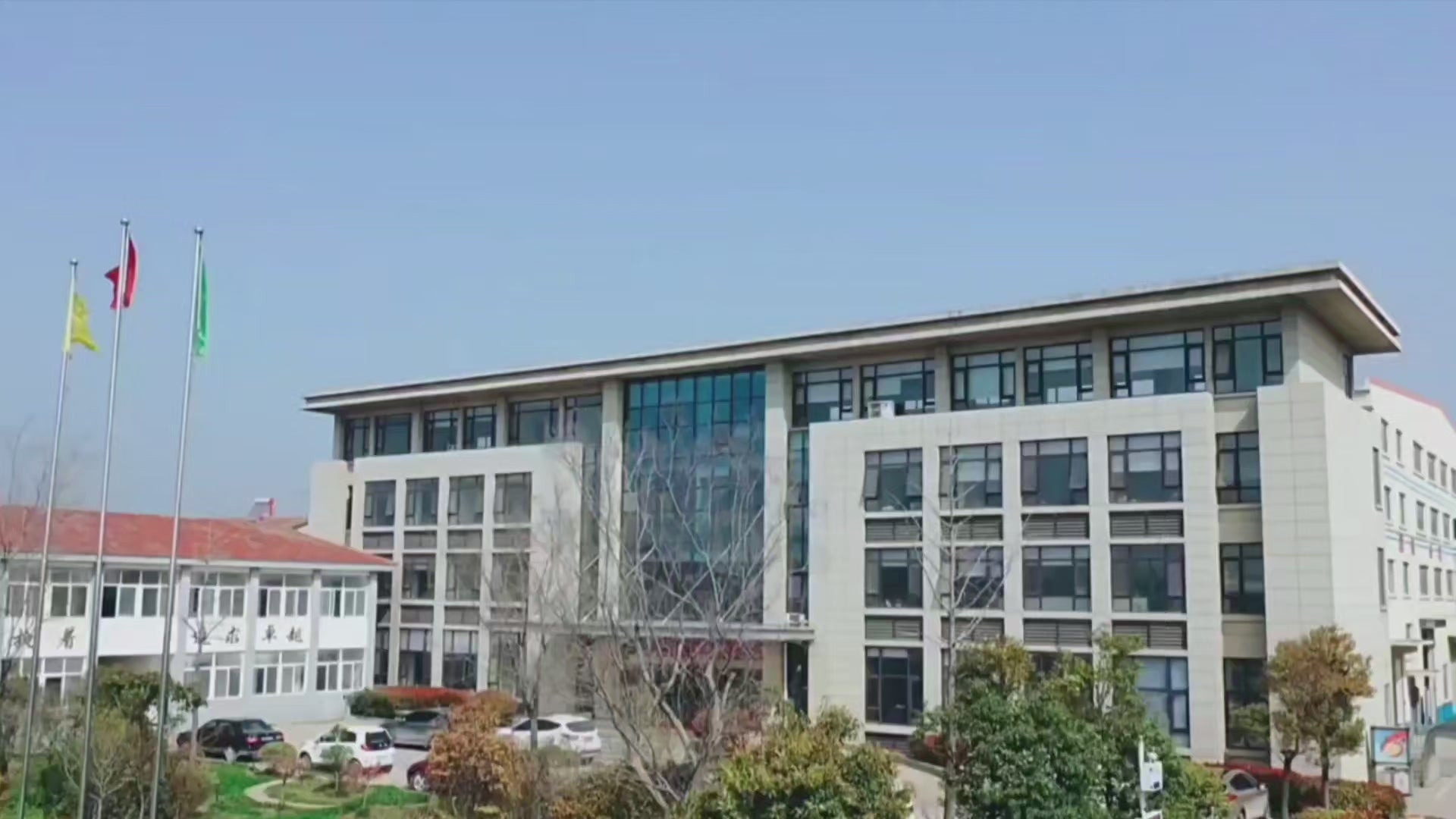 Charger la vidéo : Corporate video of Xuzhou Hongyuan Glass Technology Co., Ltd.